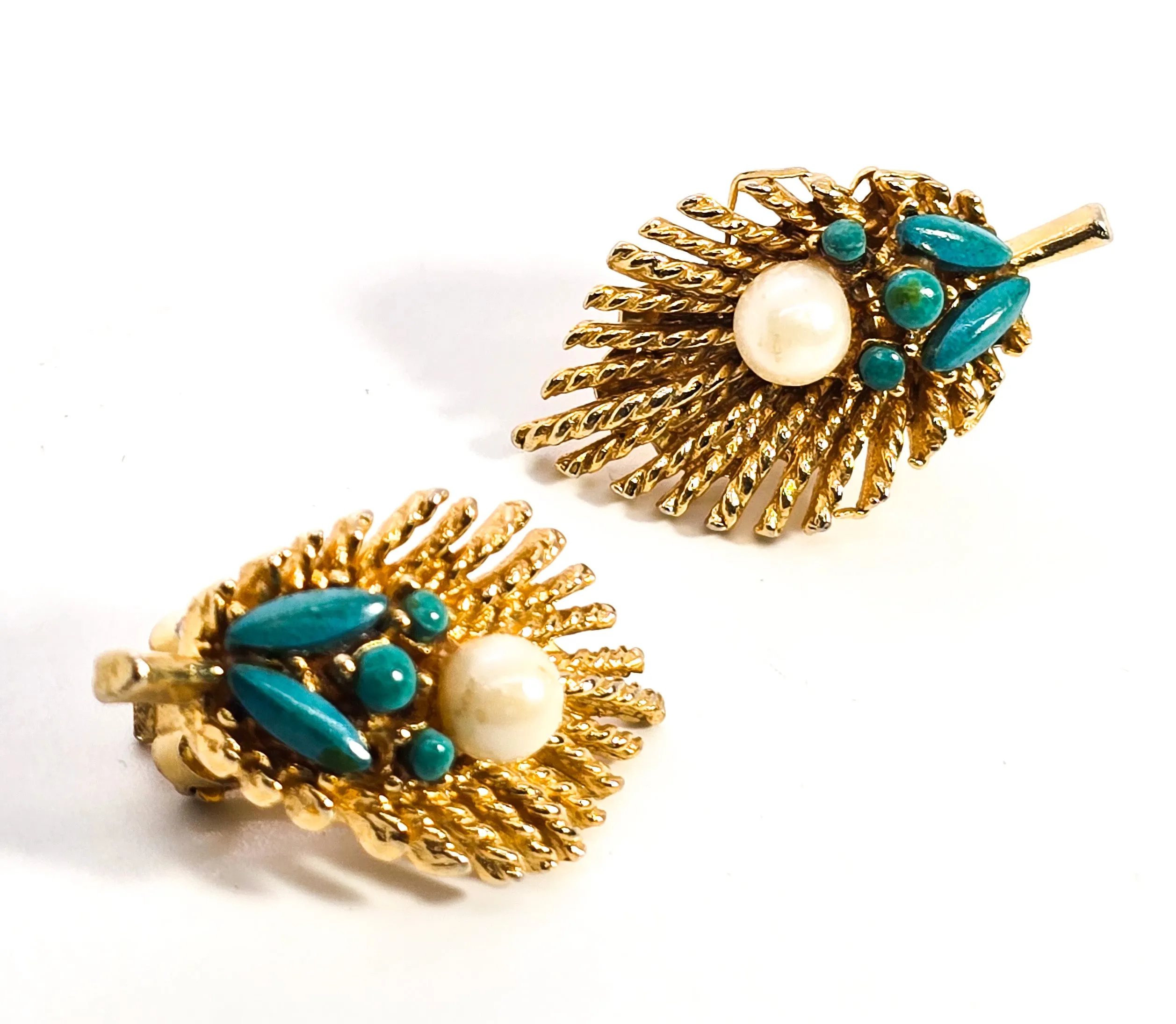 Arthur Pepper ART signed faux pearl and turquoise gold toned vintage clip on earrings