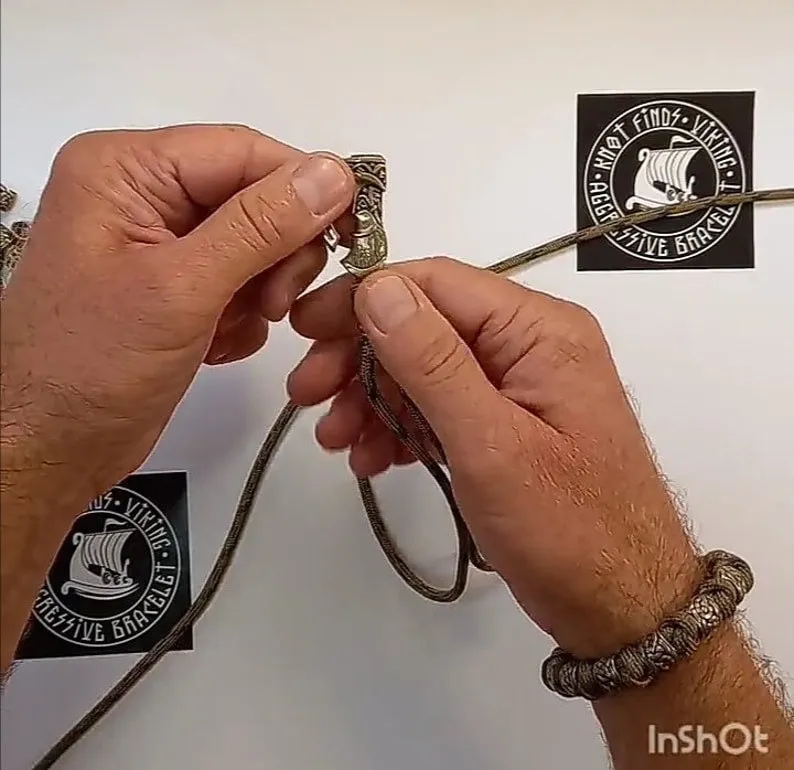 Instruction for the weaving paracord bracelet.  Make your own. DIY gift. Tutorials weaving.