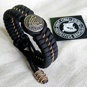 Instruction weaving for the weaving paracord bracelet Mad Max style. Viking jewelry. Valknut symbol.
