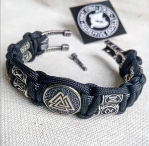 Instructions for creating a bracelet with your own hands. Tutorials weaving for paracord bracelet. Viking jewelry. Celtic knot.