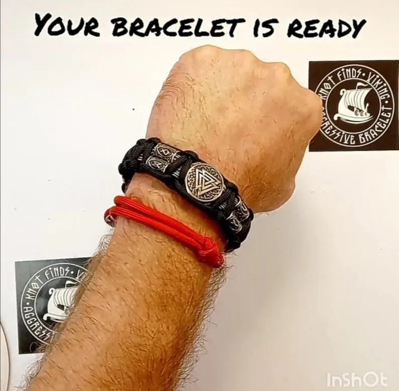 Instructions for creating a bracelet with your own hands. Tutorials weaving for paracord bracelet. Viking jewelry. Celtic knot.