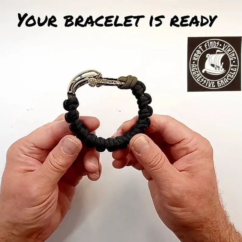Tutorials weaving paracord bracelet. Instructions for the ALIEN bangle. Instructions for creating a bracelet with your own hands. Halloween.